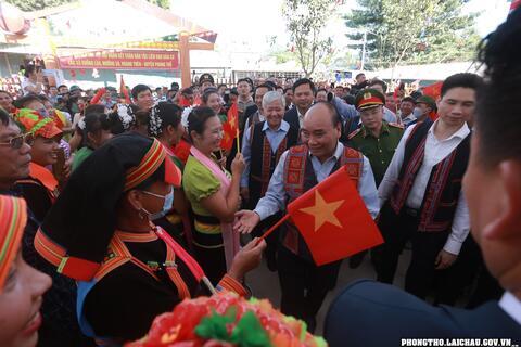 Chủ tịch nước Nguyễn Xuân Phúc dự ngày hội Đại đoàn kết tại 789bet sòng bài trực tuyến
